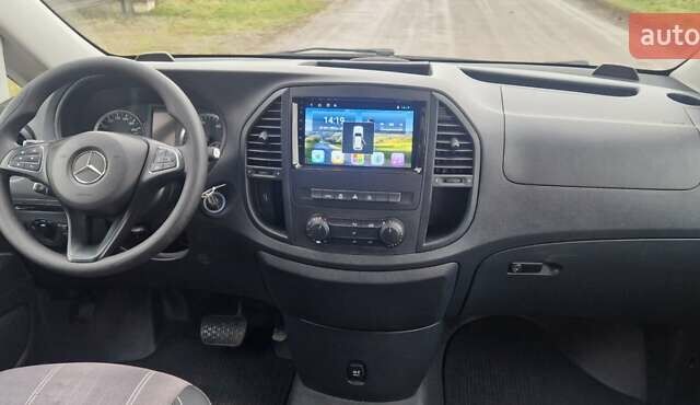 Серый Мерседес Вито, объемом двигателя 2.2 л и пробегом 355 тыс. км за 21500 $, фото 17 на Automoto.ua