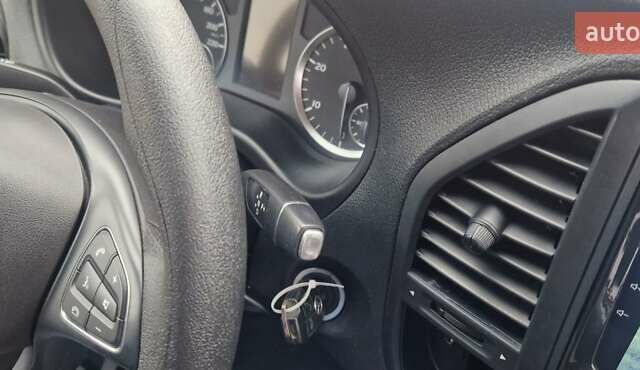 Серый Мерседес Вито, объемом двигателя 2.2 л и пробегом 355 тыс. км за 21500 $, фото 15 на Automoto.ua