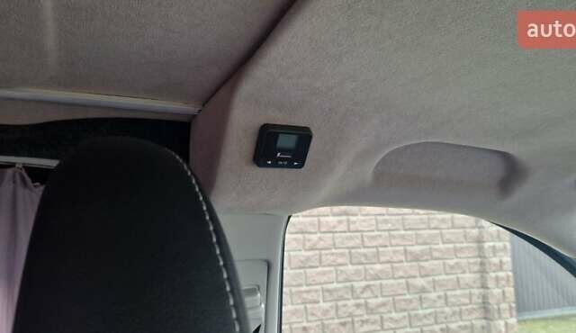 Серый Мерседес Вито, объемом двигателя 2.2 л и пробегом 355 тыс. км за 21500 $, фото 19 на Automoto.ua