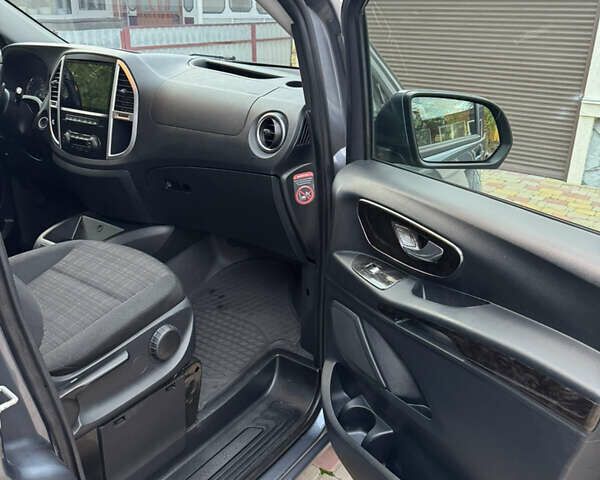 Мерседес Вито 2016 в Хмельницком на Automoto.ua Серый Мерседес Вито, объемом двигателя 2.14 л и пробегом 274 тыс. км за 28000 $, фото 9 на Automoto.ua