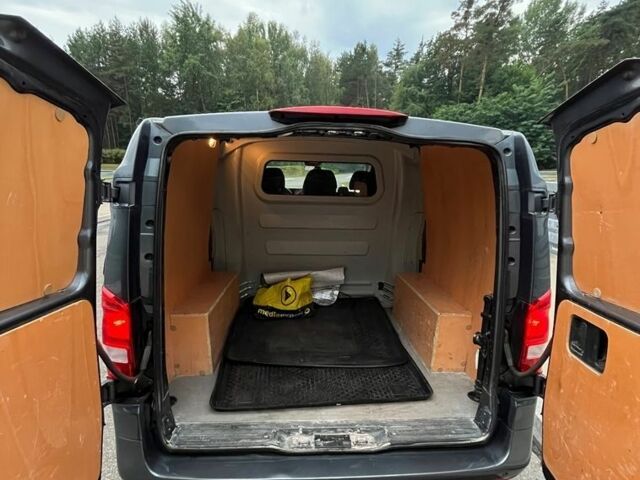 Сірий Мерседес Віто, об'ємом двигуна 2.2 л та пробігом 212 тис. км за 16550 $, фото 7 на Automoto.ua