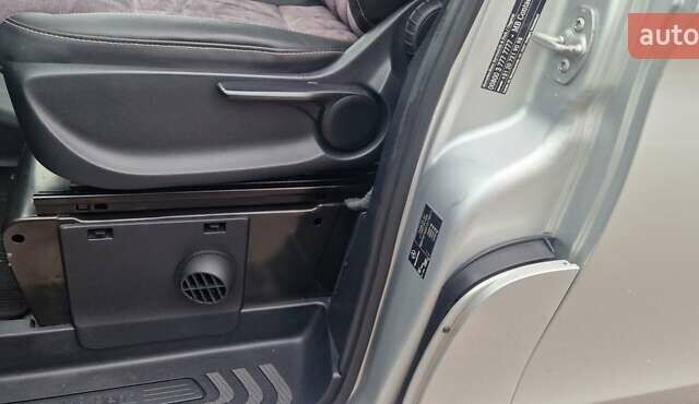 Серый Мерседес Вито, объемом двигателя 2.2 л и пробегом 355 тыс. км за 21500 $, фото 11 на Automoto.ua