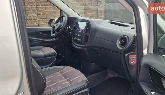 Серый Мерседес Вито, объемом двигателя 2.2 л и пробегом 355 тыс. км за 21500 $, фото 16 на Automoto.ua