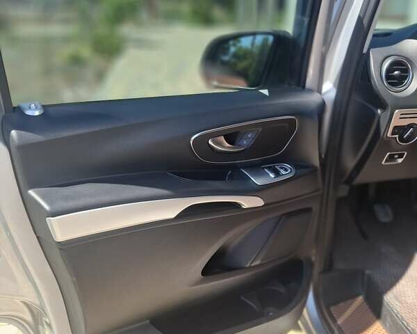 Серый Мерседес Вито, объемом двигателя 1.6 л и пробегом 105 тыс. км за 21000 $, фото 4 на Automoto.ua