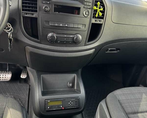 Серый Мерседес Вито, объемом двигателя 2.14 л и пробегом 187 тыс. км за 34000 $, фото 12 на Automoto.ua