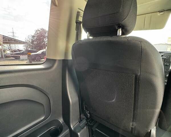 Серый Мерседес Вито, объемом двигателя 2.14 л и пробегом 187 тыс. км за 34000 $, фото 17 на Automoto.ua