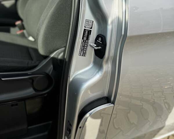 Серый Мерседес Вито, объемом двигателя 2.14 л и пробегом 187 тыс. км за 34000 $, фото 20 на Automoto.ua