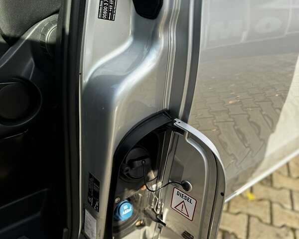 Серый Мерседес Вито, объемом двигателя 2.14 л и пробегом 187 тыс. км за 34000 $, фото 21 на Automoto.ua