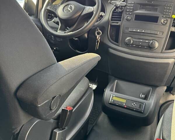 Серый Мерседес Вито, объемом двигателя 2.14 л и пробегом 187 тыс. км за 34000 $, фото 19 на Automoto.ua