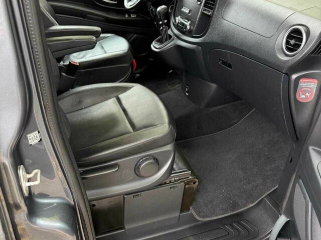 Серый Мерседес Вито, объемом двигателя 2.2 л и пробегом 160 тыс. км за 20526 $, фото 7 на Automoto.ua