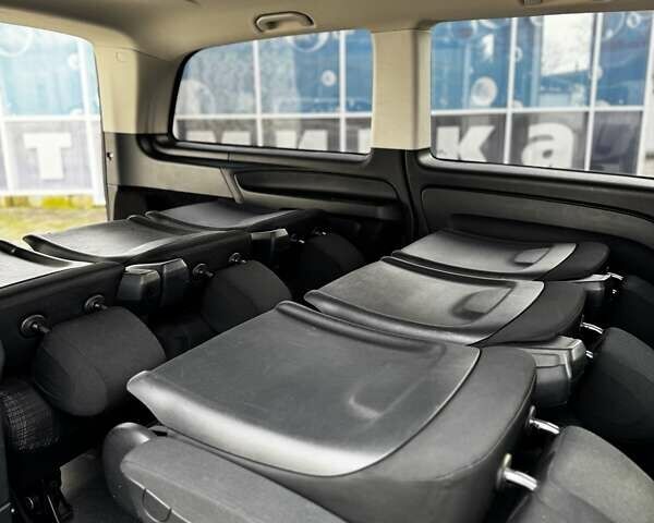 Серый Мерседес Вито, объемом двигателя 2.14 л и пробегом 187 тыс. км за 34000 $, фото 23 на Automoto.ua