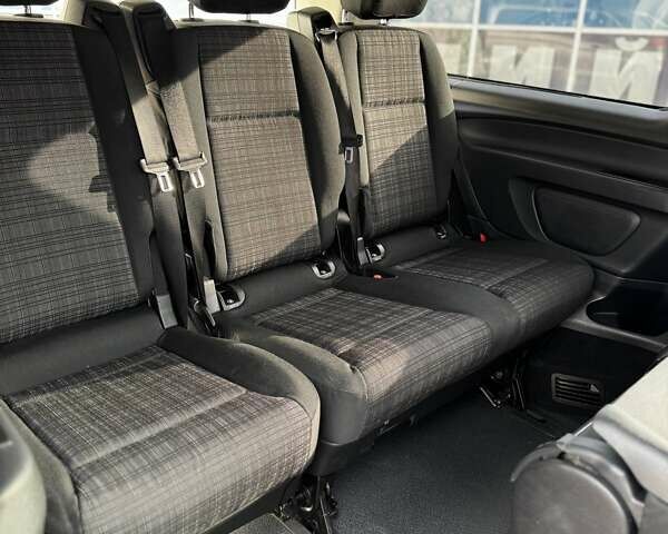 Серый Мерседес Вито, объемом двигателя 2.14 л и пробегом 187 тыс. км за 34000 $, фото 13 на Automoto.ua