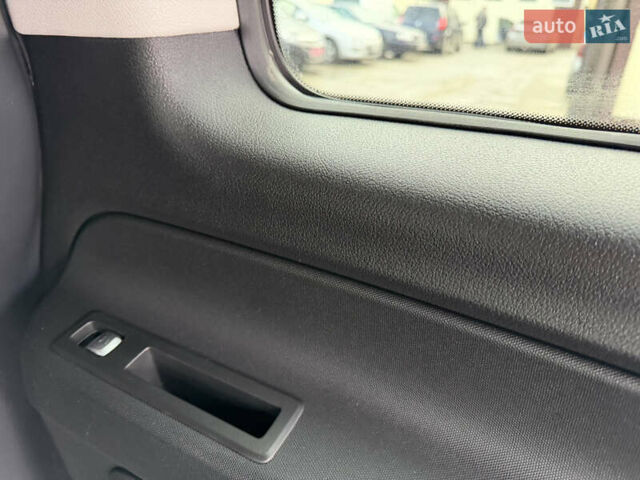 Сірий Мерседес Віто, об'ємом двигуна 2.14 л та пробігом 157 тис. км за 23900 $, фото 20 на Automoto.ua