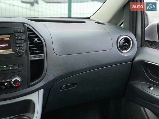 Сірий Мерседес Віто, об'ємом двигуна 2.14 л та пробігом 280 тис. км за 28955 $, фото 51 на Automoto.ua