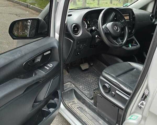 Сірий Мерседес Віто, об'ємом двигуна 2.14 л та пробігом 167 тис. км за 23500 $, фото 10 на Automoto.ua