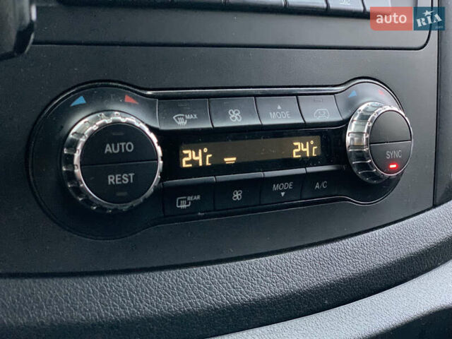 Сірий Мерседес Віто, об'ємом двигуна 2.14 л та пробігом 280 тис. км за 28955 $, фото 46 на Automoto.ua