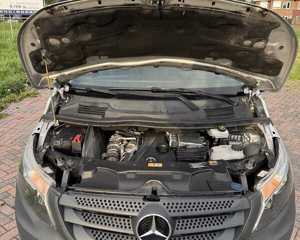 Серый Мерседес Вито, объемом двигателя 2.14 л и пробегом 320 тыс. км за 26500 $, фото 18 на Automoto.ua