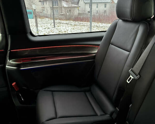 Серый Мерседес Вито, объемом двигателя 2.2 л и пробегом 280 тыс. км за 33000 $, фото 9 на Automoto.ua