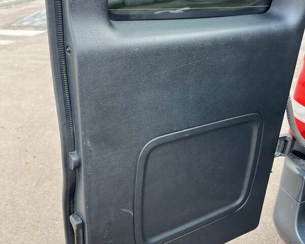 Серый Мерседес Вито, объемом двигателя 2.2 л и пробегом 147 тыс. км за 32000 $, фото 28 на Automoto.ua