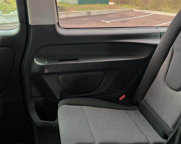 Серый Мерседес Вито, объемом двигателя 2.2 л и пробегом 147 тыс. км за 32000 $, фото 25 на Automoto.ua