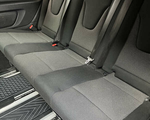 Серый Мерседес Вито, объемом двигателя 2.2 л и пробегом 147 тыс. км за 32000 $, фото 23 на Automoto.ua