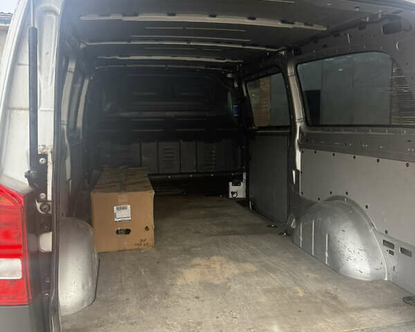 Серый Мерседес Вито, объемом двигателя 2.14 л и пробегом 334 тыс. км за 24000 $, фото 7 на Automoto.ua