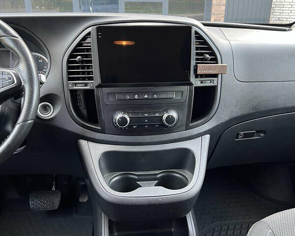 Серый Мерседес Вито, объемом двигателя 2.2 л и пробегом 147 тыс. км за 32000 $, фото 15 на Automoto.ua