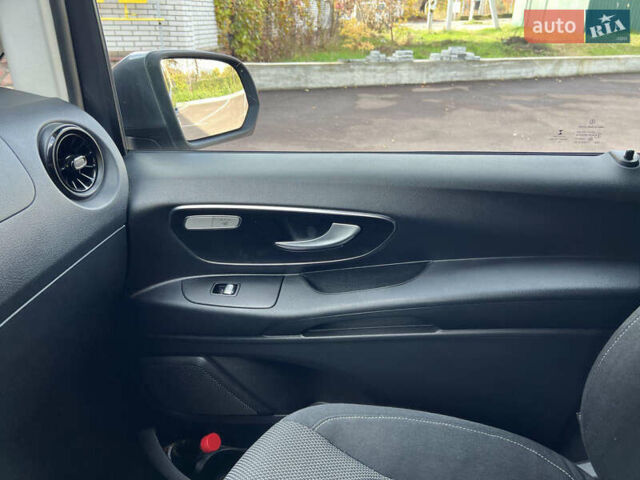 Серый Мерседес Вито, объемом двигателя 2.2 л и пробегом 147 тыс. км за 32000 $, фото 13 на Automoto.ua