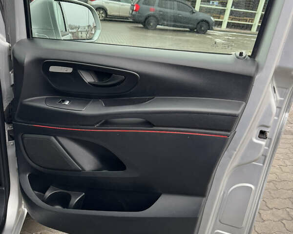 Серый Мерседес Вито, объемом двигателя 2.2 л и пробегом 280 тыс. км за 33000 $, фото 20 на Automoto.ua