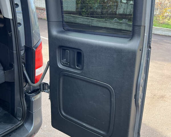 Серый Мерседес Вито, объемом двигателя 2.2 л и пробегом 147 тыс. км за 32000 $, фото 27 на Automoto.ua