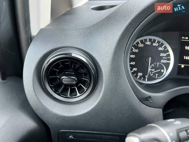 Серый Мерседес Вито, объемом двигателя 2.2 л и пробегом 147 тыс. км за 32000 $, фото 33 на Automoto.ua
