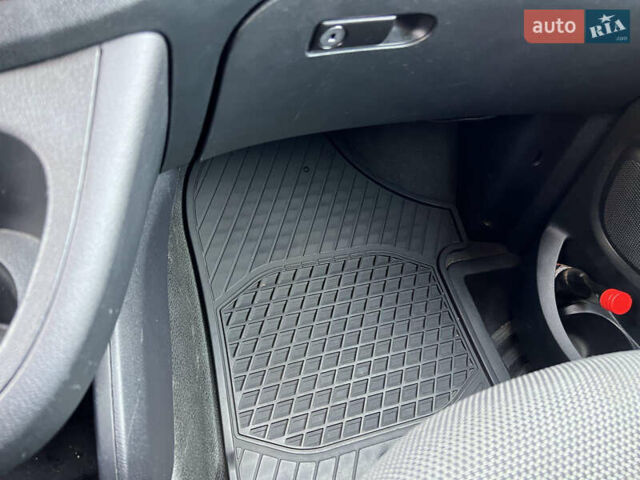 Серый Мерседес Вито, объемом двигателя 2.2 л и пробегом 147 тыс. км за 32000 $, фото 12 на Automoto.ua