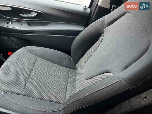 Серый Мерседес Вито, объемом двигателя 2.2 л и пробегом 147 тыс. км за 32000 $, фото 14 на Automoto.ua