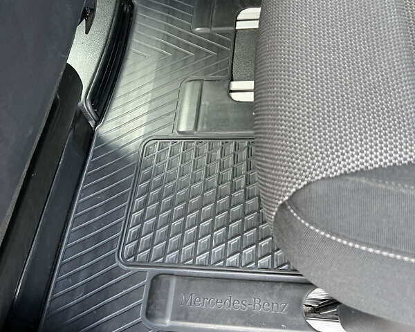 Серый Мерседес Вито, объемом двигателя 2.2 л и пробегом 147 тыс. км за 32000 $, фото 16 на Automoto.ua