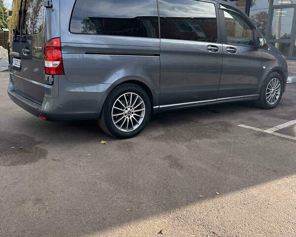 Серый Мерседес Вито, объемом двигателя 2.2 л и пробегом 147 тыс. км за 32000 $, фото 4 на Automoto.ua