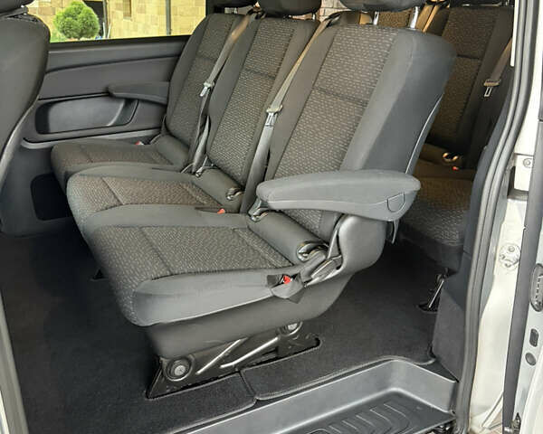 Серый Мерседес Вито, объемом двигателя 2.14 л и пробегом 268 тыс. км за 32900 $, фото 11 на Automoto.ua