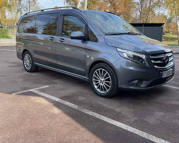 Серый Мерседес Вито, объемом двигателя 2.2 л и пробегом 147 тыс. км за 32000 $, фото 5 на Automoto.ua