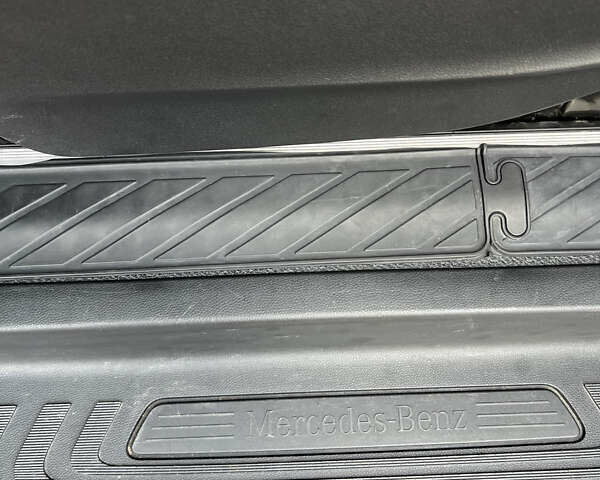 Серый Мерседес Вито, объемом двигателя 2.2 л и пробегом 147 тыс. км за 32000 $, фото 22 на Automoto.ua