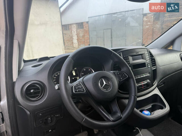 Серый Мерседес Вито, объемом двигателя 2.14 л и пробегом 334 тыс. км за 20000 $, фото 6 на Automoto.ua