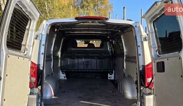 Серый Мерседес Вито, объемом двигателя 2 л и пробегом 196 тыс. км за 24999 $, фото 22 на Automoto.ua