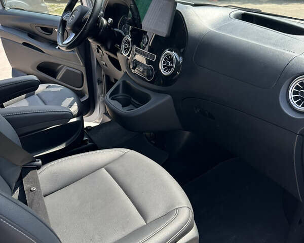 Серый Мерседес Вито, объемом двигателя 2.14 л и пробегом 280 тыс. км за 32999 $, фото 6 на Automoto.ua