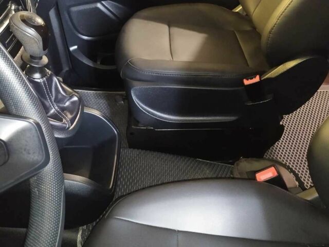 Серый Мерседес Вито, объемом двигателя 2 л и пробегом 356 тыс. км за 26200 $, фото 13 на Automoto.ua