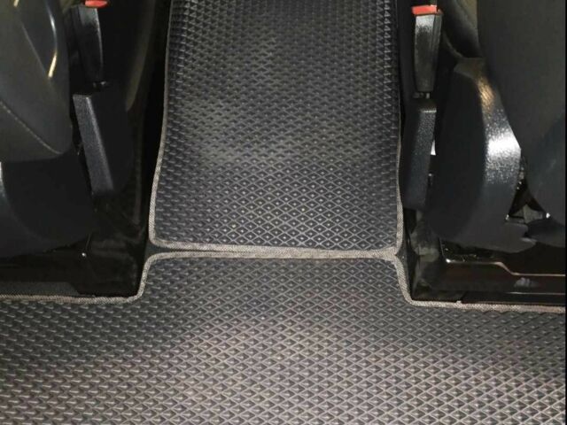 Серый Мерседес Вито, объемом двигателя 2 л и пробегом 356 тыс. км за 26200 $, фото 18 на Automoto.ua