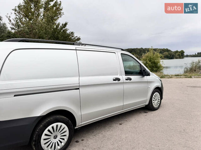Серый Мерседес Вито, объемом двигателя 2.1 л и пробегом 130 тыс. км за 23500 $, фото 2 на Automoto.ua