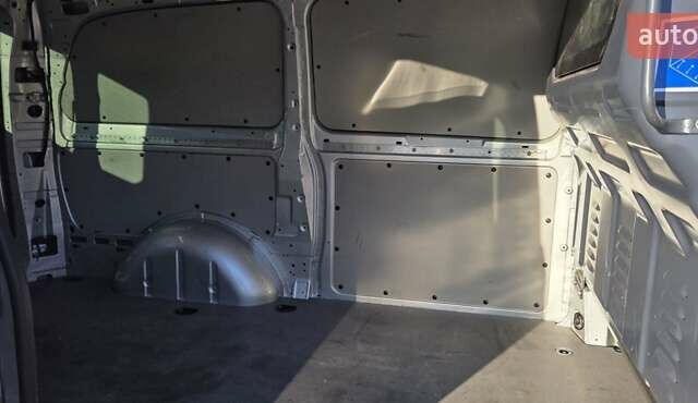 Серый Мерседес Вито, объемом двигателя 2 л и пробегом 196 тыс. км за 24999 $, фото 24 на Automoto.ua