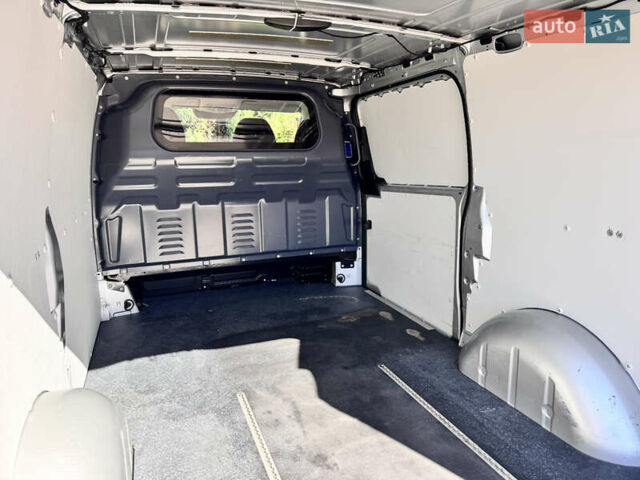 Серый Мерседес Вито, объемом двигателя 2.1 л и пробегом 130 тыс. км за 23500 $, фото 10 на Automoto.ua