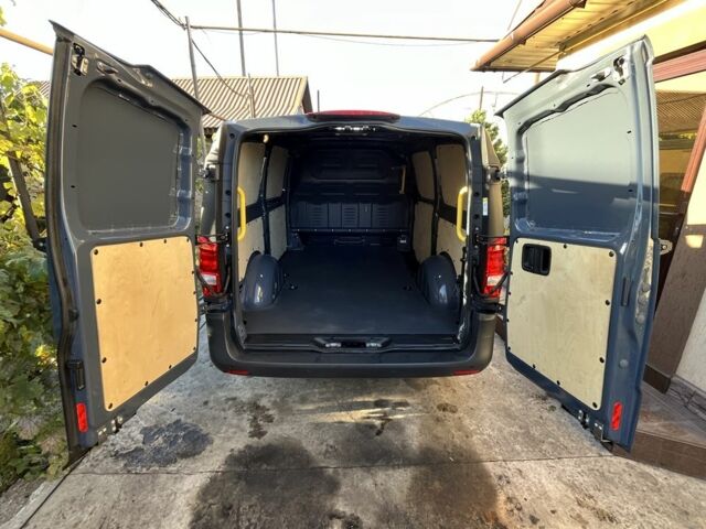 Серый Мерседес Вито, объемом двигателя 1.75 л и пробегом 50 тыс. км за 20200 $, фото 5 на Automoto.ua