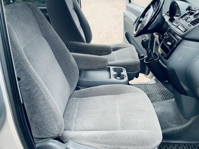 Серый Мерседес Вито, объемом двигателя 2.2 л и пробегом 350 тыс. км за 7600 $, фото 4 на Automoto.ua