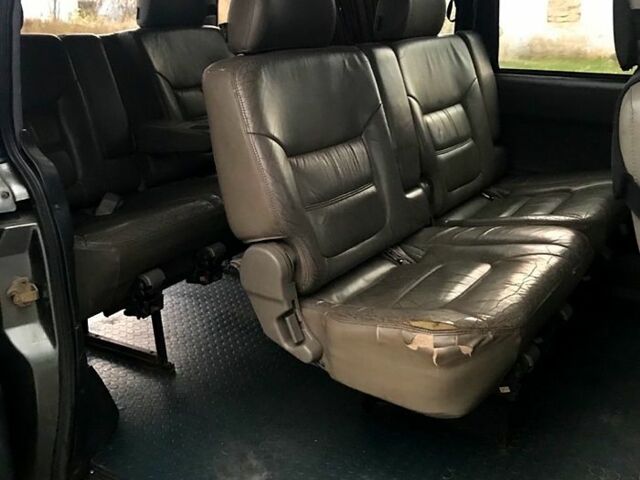 Серый Мерседес Вито, объемом двигателя 2.3 л и пробегом 350 тыс. км за 3700 $, фото 4 на Automoto.ua