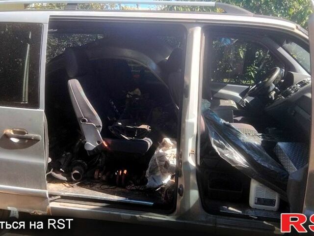 Мерседес Вито 1999 в Киеве на Automoto.ua Серый Мерседес Вито, объемом двигателя 2.1 л и пробегом 150 тыс. км за 4000 $, фото 7 на Automoto.ua